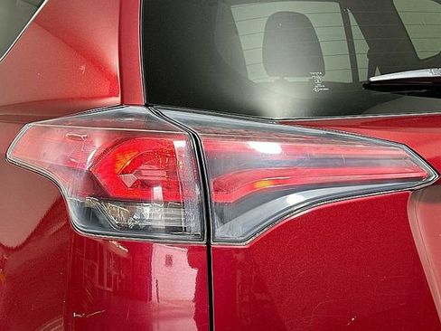 Used 2018 Toyota RAV4 XLE AWD/4WD image 26