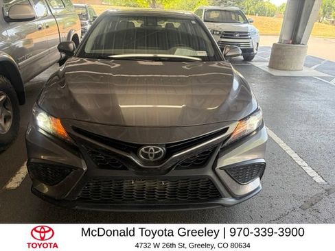 Used 2021 Toyota Camry SE w/ Convenience Package FWD image 2