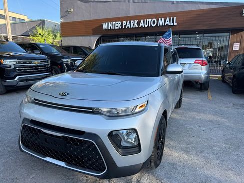 Used 2020 Kia Soul LX FWD image 1