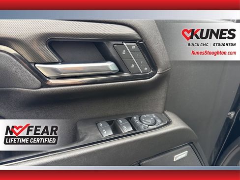 Used 2025 GMC Sierra 2500 AT4 image 25