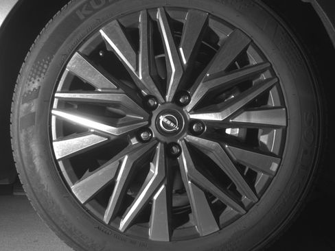 Used 2025 Nissan Altima 2.5 SV FWD image 13