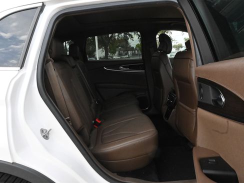 Used 2017 Lincoln MKX Reserve w/ Driver Assistance Package image 23