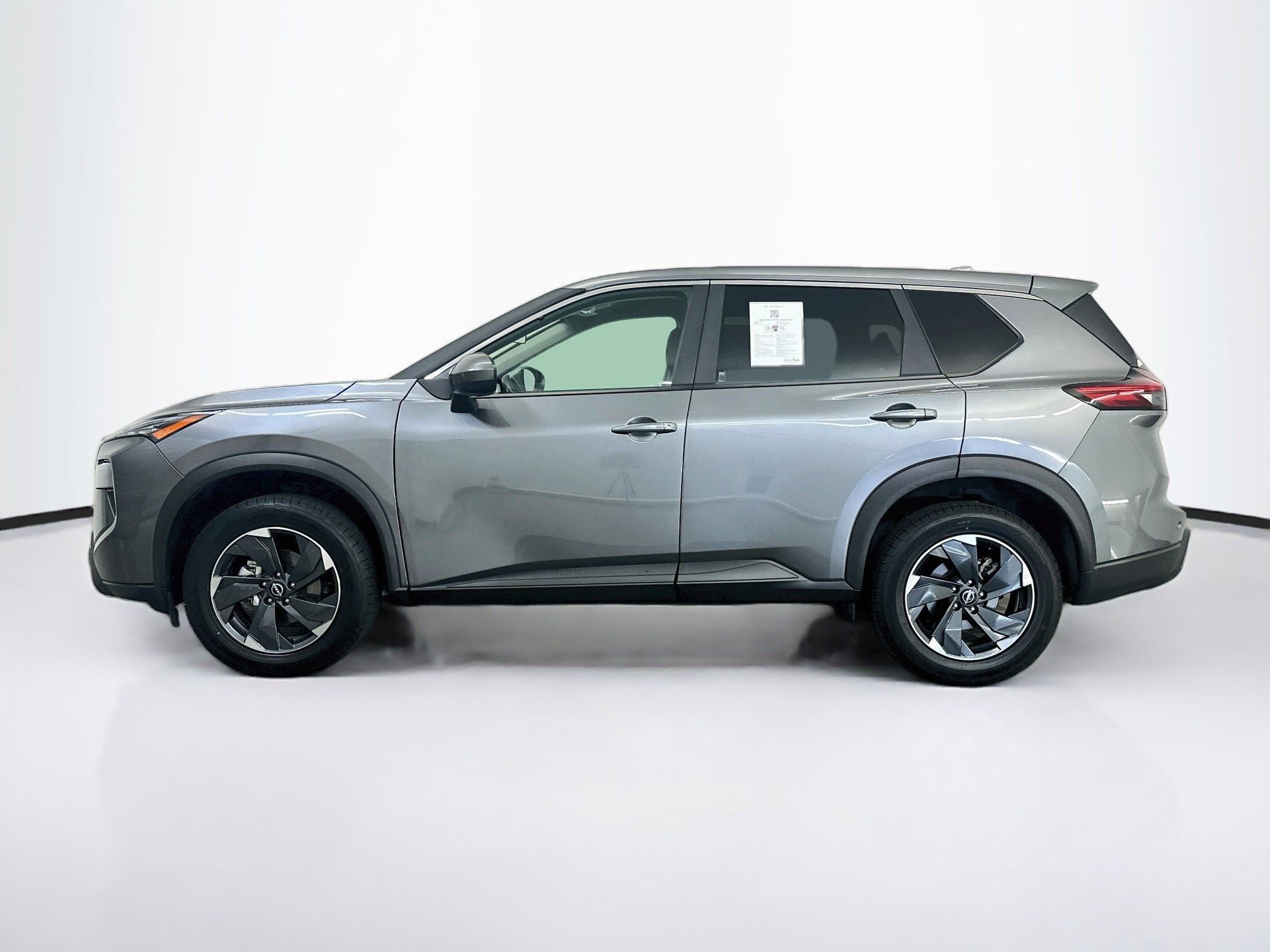 Used 2025 Nissan Rogue SV AWD/4WD image 4