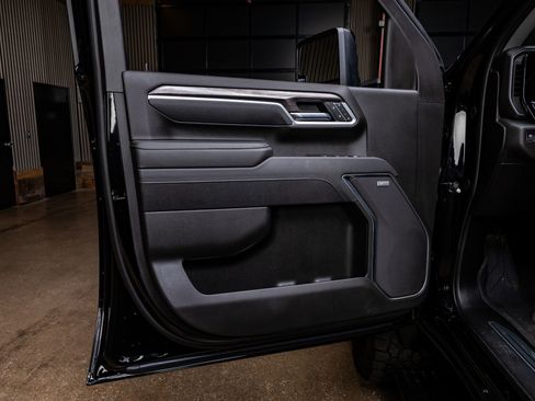 Used 2025 Chevrolet Silverado 2500 LTZ w/ LTZ Plus Package image 35