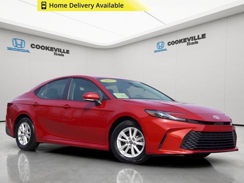 Used 2025 Toyota Camry LE image 1