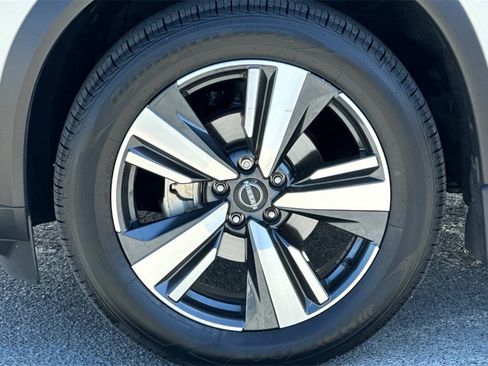 Used 2022 Nissan Rogue Platinum w/ Head-Up Display Package image 27