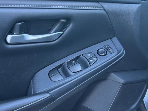 Used 2025 Nissan Sentra SV image 9