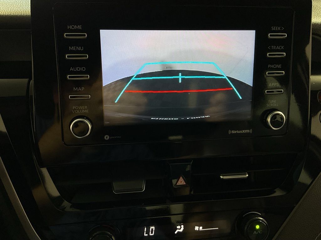 Used 2021 Toyota Camry SE FWD image 3