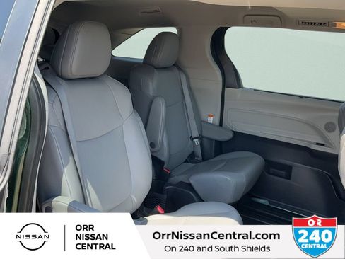 Used 2024 Toyota Sienna XLE FWD image 12