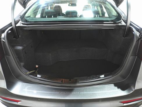 Used 2019 Ford Fusion SE image 6