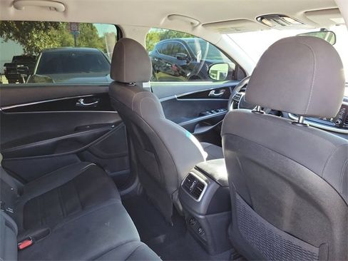 Used 2020 Kia Sorento LX image 28