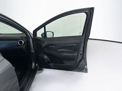 Used 2025 Nissan Versa SV FWD image 31