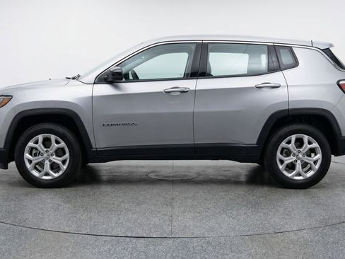 Used 2025 Jeep Compass Latitude image 5