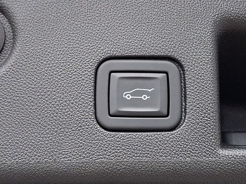 Used 2024 Chevrolet Equinox Premier AWD/4WD image 35
