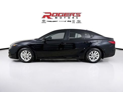 Used 2026 Toyota Camry LE w/ Preferred Package 2 (TMS) FWD image 9