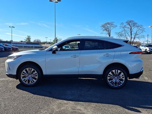 Certified 2022 Toyota Venza XLE image 4