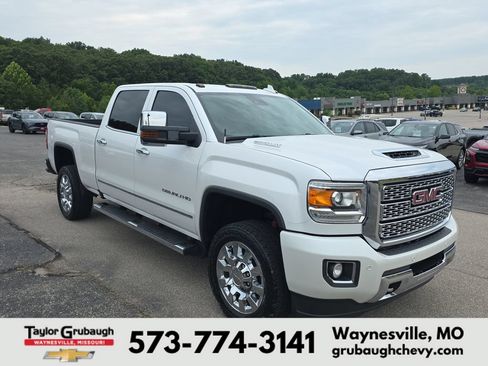 Used 2018 GMC Sierra 2500 Denali w/ Duramax Plus Package AWD/4WD image 2
