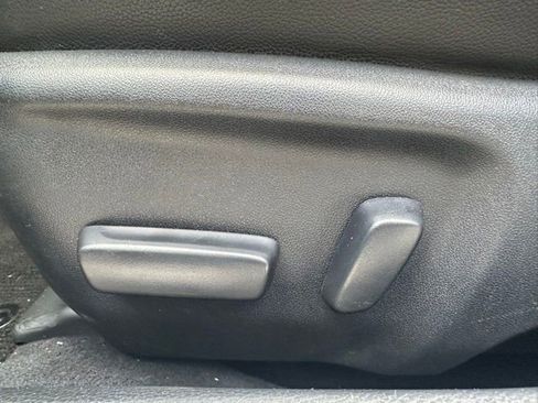 Used 2017 Toyota Corolla XLE w/ Carpet Mat Package (TMS) FWD image 27