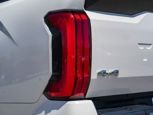 Used 2022 Toyota Tundra SR5 AWD/4WD image 9