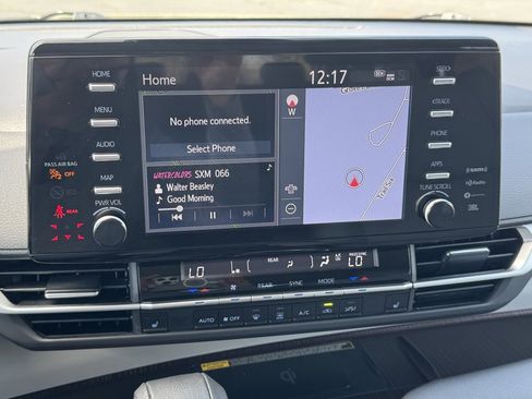 Used 2024 Toyota Sienna XLE image 33