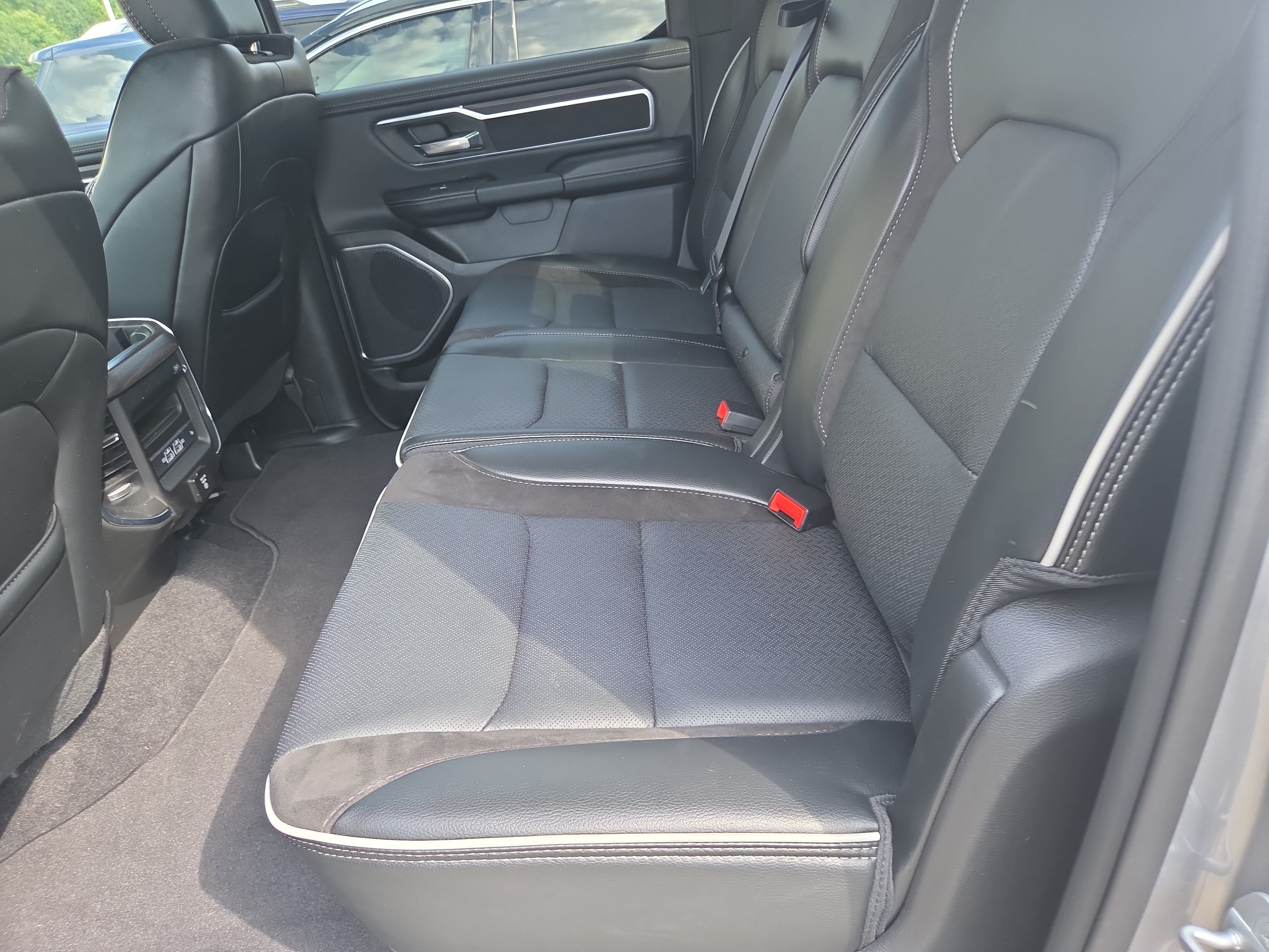 Used 2026 RAM 1500 Laramie AWD/4WD image 7