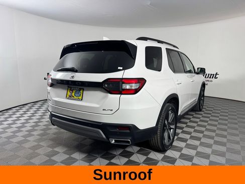 Used 2025 Honda Pilot Elite image 7