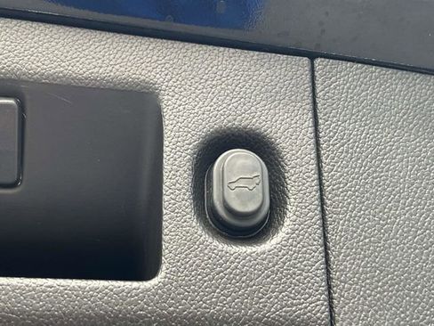 Used 2015 GMC Yukon XL Denali w/ Premium Package image 25