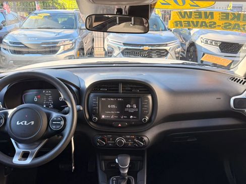 Used 2024 Kia Soul LX w/ Option Group 015 FWD image 15
