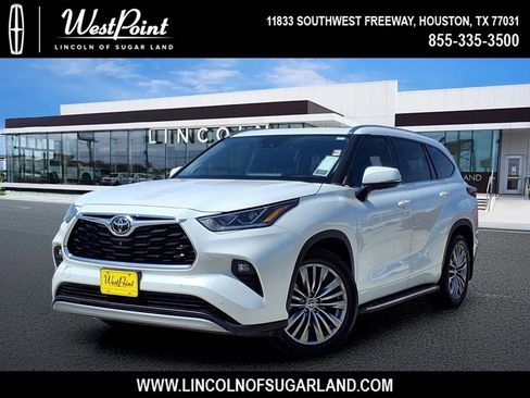 Used 2021 Toyota Highlander Platinum FWD image 1