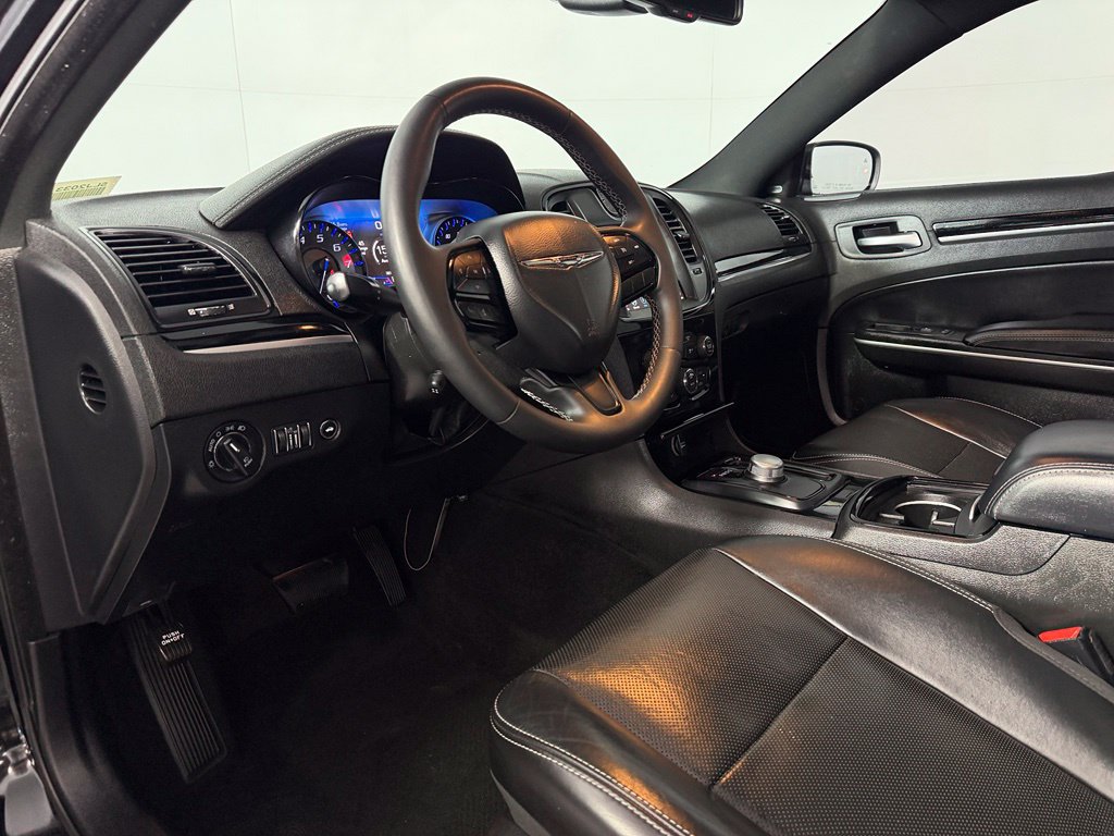 Used 2023 Chrysler 300 S w/ Comfort Group RWD image 12