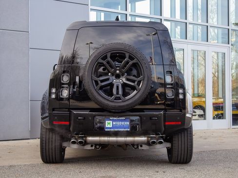 Used 2025 Land Rover Defender 110 V8 image 9