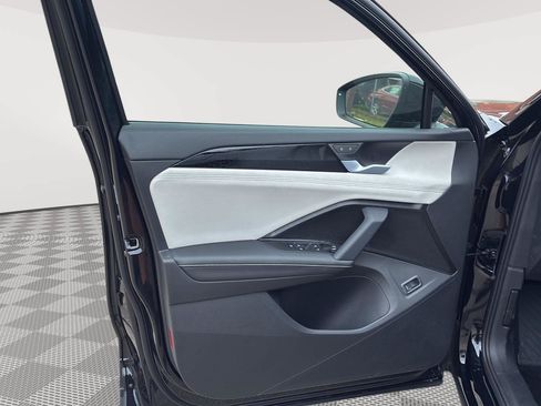 New 2026 Volkswagen Tiguan SE AWD/4WD image 30