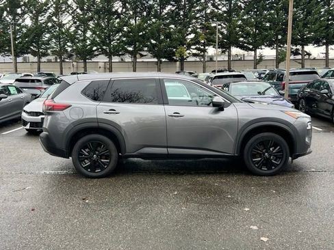 Used 2023 Nissan Rogue SV image 5
