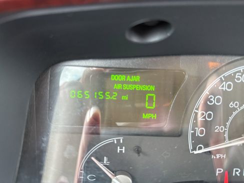 Used 2003 Lincoln Town Car Cartier L image 32