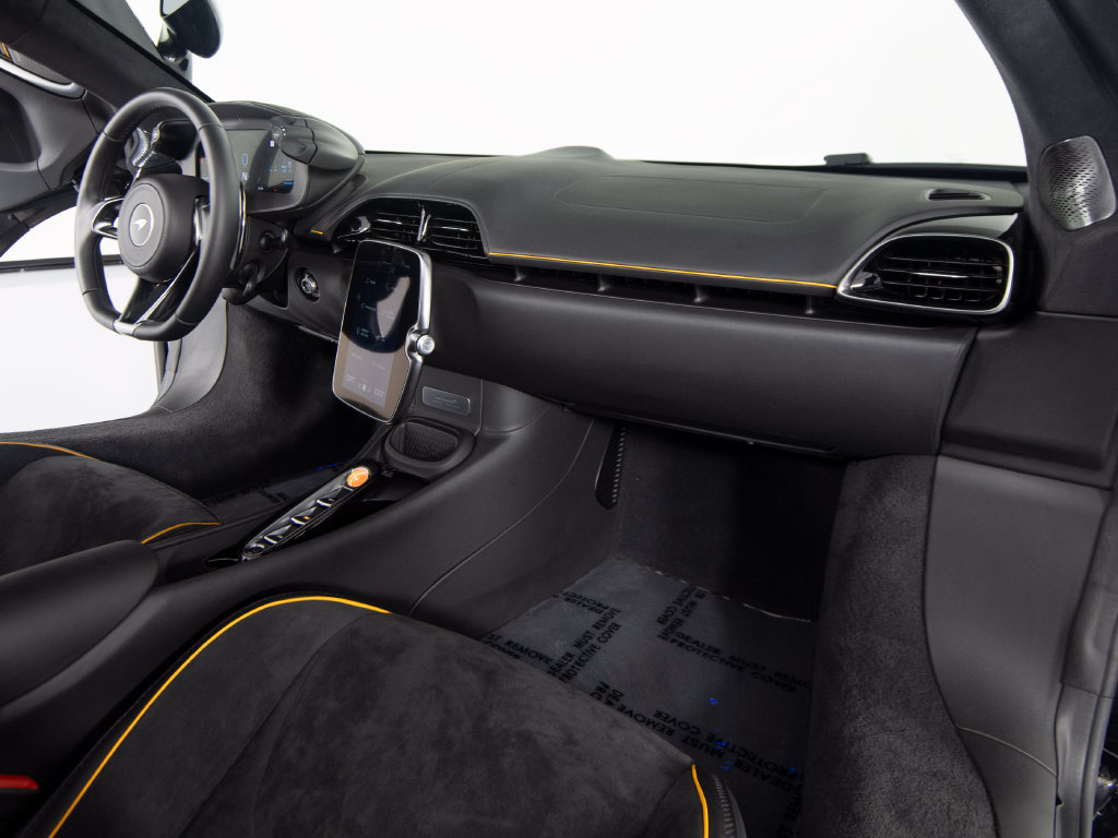 Used 2025 McLaren Artura Spider RWD image 25