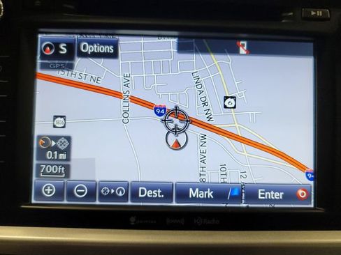 Used 2016 Toyota Highlander XLE AWD/4WD image 4