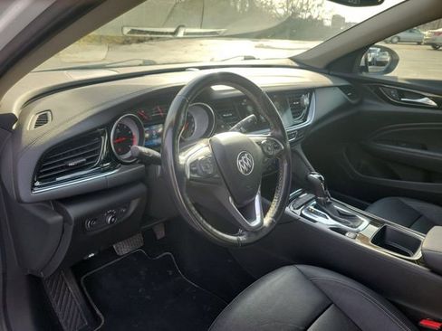 Used 2018 Buick Regal Essence FWD image 26
