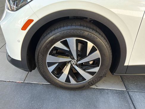 Certified 2024 Volkswagen ID.4 2WD image 9