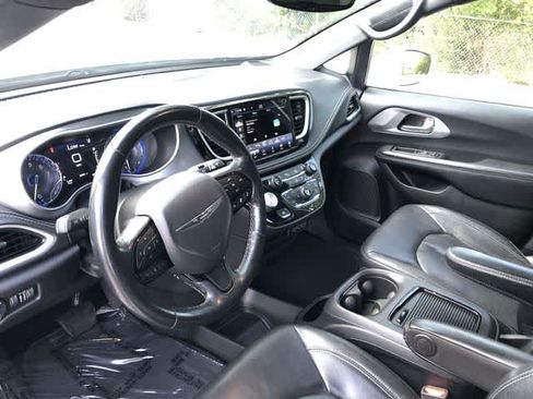Used 2021 Chrysler Pacifica Touring-L w/ S Appearance Package AWD/4WD image 19