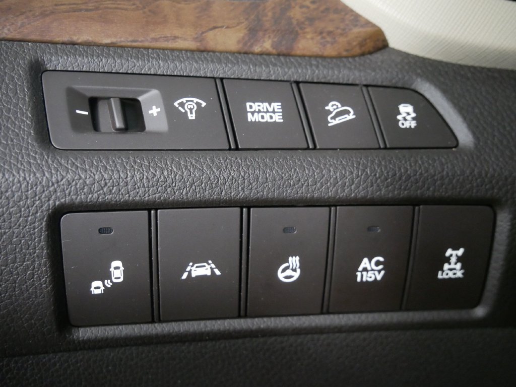 Used 2018 Hyundai Santa Fe Limited AWD/4WD image 24