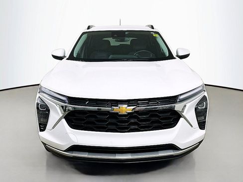 Used 2024 Chevrolet Trax LT w/ Driver Confidence Package FWD image 2