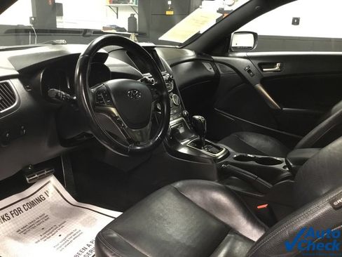 Used 2015 Hyundai Genesis 3.8 RWD image 23