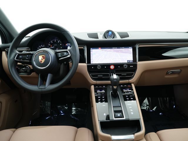 Certified 2026 Porsche Macan AWD/4WD image 17