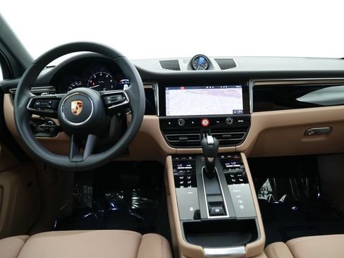 Certified 2026 Porsche Macan AWD/4WD image 17
