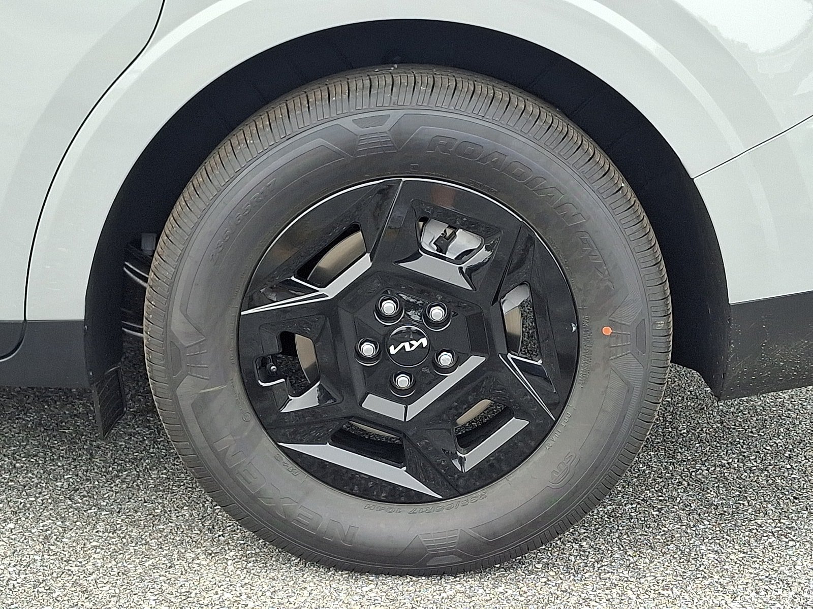 New 2027 Kia Carnival LX FWD image 5