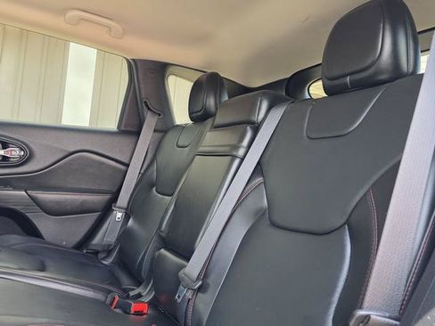 Used 2016 Jeep Cherokee Trailhawk w/ Leather Interior Group AWD/4WD image 19
