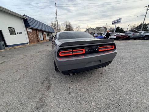 Used 2019 Dodge Challenger SXT image 14