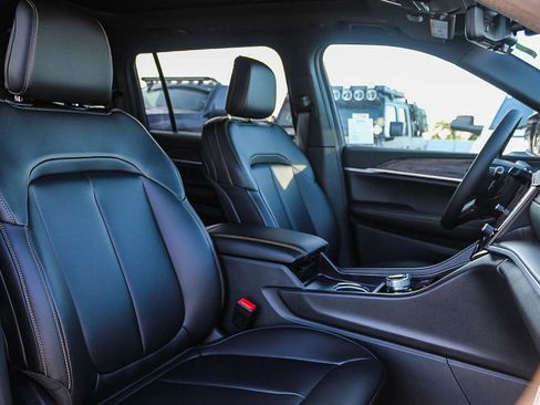 New 2026 Jeep Grand Cherokee L Limited AWD/4WD image 17