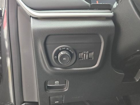 New 2025 Jeep Grand Cherokee L Limited w/ Trailer Tow Package image 18