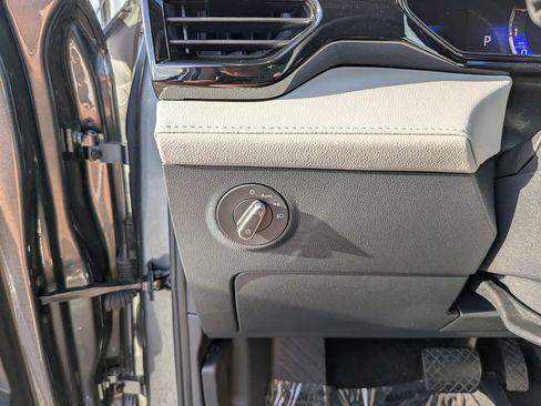 Certified 2025 Volkswagen Taos S FWD image 23